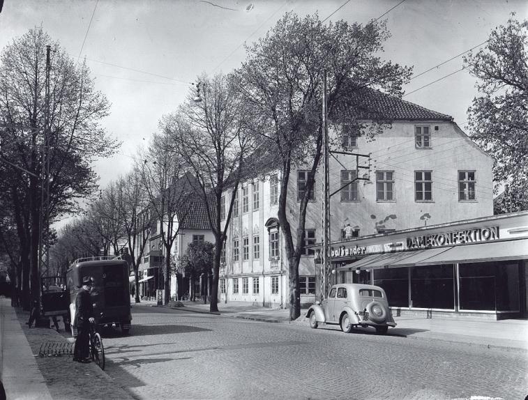 Lyngby Hovedgade 37, ca. 1950 - Det Hvide Palæ