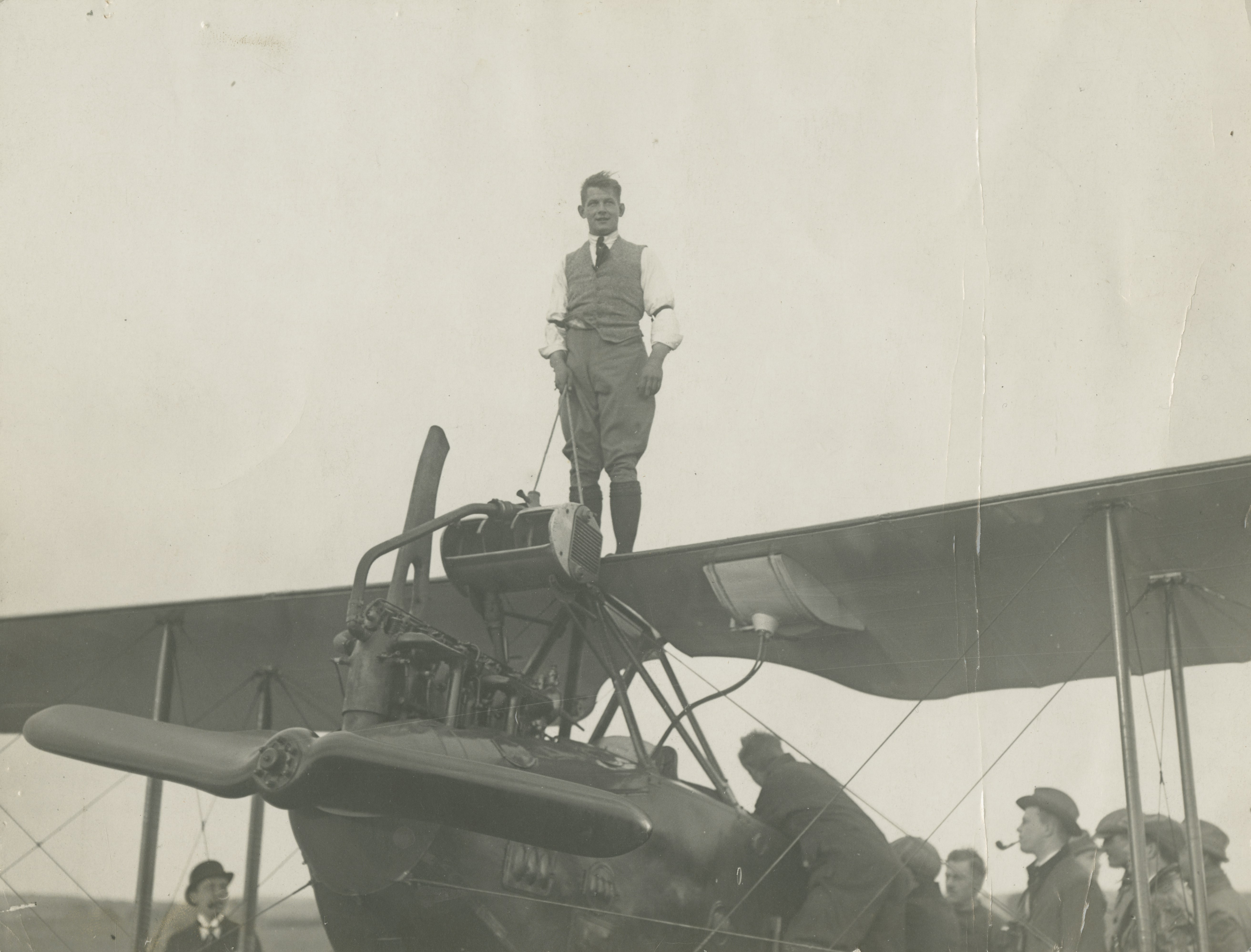 En af de største vovehalse under ﬂyveopvisningerne i 1920’erne var den tyske ﬂymekaniker Bölter.